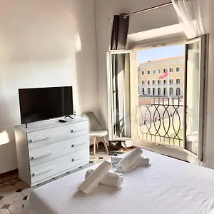 Lungarno , Pisa Italië