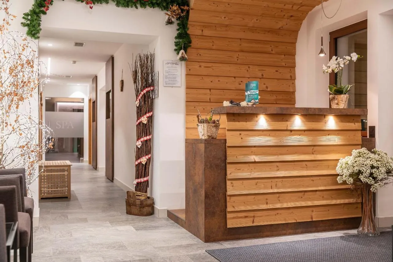 Hotel Columbia & Spa Cortina d'Ampezzo 3*,