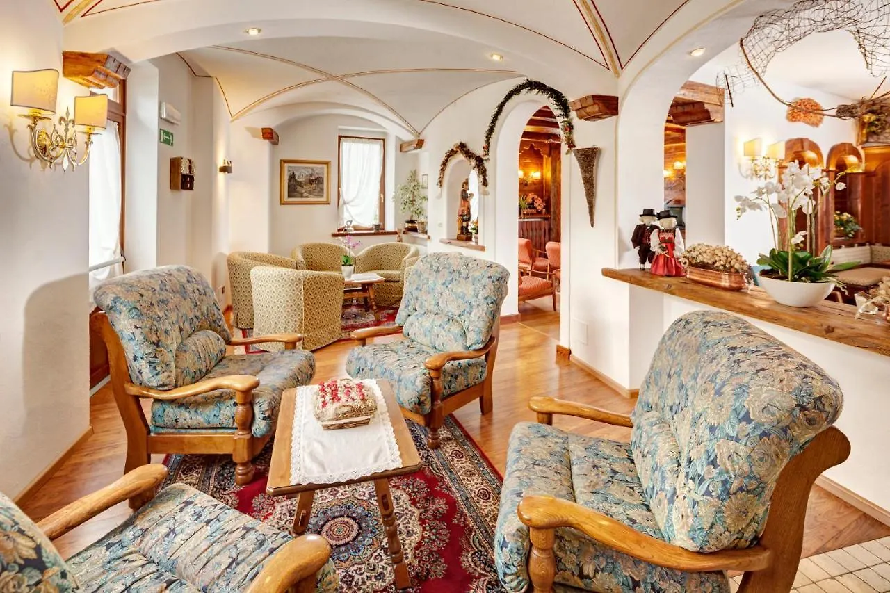 Hotel Columbia & Spa コルティーナ・ダンペッツォ 3*,  イタリア